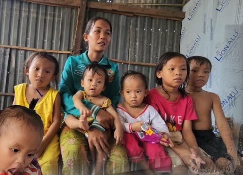 Bất ngờ cuộc sống mới của người phụ nữ 27 tuổi góa chồng nuôi 5 con nhỏ sau khi "nổi tiếng"