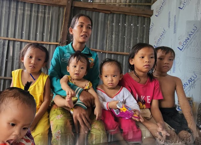 Bất ngờ cuộc sống mới của người phụ nữ 27 tuổi góa chồng nuôi 5 con nhỏ sau khi "nổi tiếng"