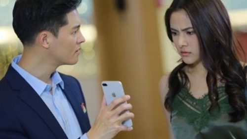 Bí mật động trời trong điện thoại của vợ khiến tôi gục ngã