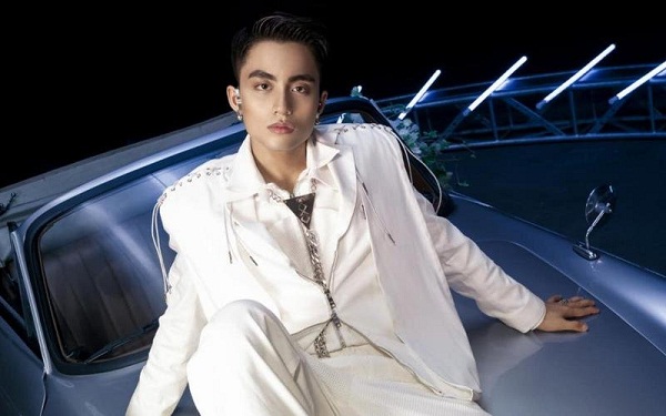 tiểu sử ca sĩ mono nguyễn việt hoàng