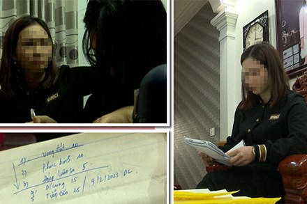 Mất hàng trăm triệu đồng cho thầy Cao Anh bắt ma - Các nạn nhân lên tiếng-1 Tâm lý này cũng chính là cơ hội cho những kẻ "buôn thần bán thánh" mặc sức vẽ vời ma quỷ, vận hạn... và tứ đó ra giá, trục lợi. Sau những lần "vung tay" chi hàng chục thậm chí hàng trăm triệu đồng cho Cao Văn Anh tại Linh Quang điện để xem tử vi, gọi vong, bắt ma, thay đổi số phận là những câu chuyện nhiều đau thương của chính những người chi tiền làm lễ. Ngạo nghễ khi quảng bá mình là một nghệ nhân văn hoá, doanh nhân thành đạt thường xuyên làm việc thiện giúp người… ông Cao Văn Anh – GĐ Công ty CP Linh Quang Điện Tử Vi Việt Nam (địa chỉ BT2-16 Khu đô thị mới Trung Văn, quận Nam Từ Liêm, TP Hà Nội) liên tục đăng những hình ảnh, clip bản thân trong trang phục long bào, hoà thượng… xưng thầy và nói chuyện như những đấng siêu nhiên có nhiệm vụ “cứu nhân độ thế” – chữa bách bệnh. Mất hàng trăm triệu đồng cho thầy Cao Anh bắt ma - Các nạn nhân lên tiếng-2 Ngoài việc thu hút những người mê tín đến Linh Quang Điện xem tử vi, trong các clip của Cao Văn Anh, khả năng chữa bách bệnh bằng làm lễ, trục vong, “thi triển” truyền năng lượng là một trong những nội dung nổi bật thường xuyên được truyền tải. Mất hàng trăm triệu đồng cho thầy Cao Anh bắt ma - Các nạn nhân lên tiếng-3 Cuối năm 2021, chị N.T.T (TP Thái Nguyên) nhận ra nhiều dấu hiệu bất thường trong tâm lý của con gái thứ 2 khi cháu thường xuyên đập phá đồ đạc, nói năng thiếu chuẩn mực, thậm chí làm đau bản thân mình. Mang con đi khám khắp nơi, chị T. như chết lặng khi được các bác sĩ tại bệnh viện Bạch Mai chẩn đoán con bị “Rối loạn hành vi trầm cảm”. Mất hàng trăm triệu đồng cho thầy Cao Anh bắt ma - Các nạn nhân lên tiếng-4 Hai năm ròng rã mang con đi “vái tứ phương”, mặc dù nhận được kết quả khả quan nhưng bệnh tình của con gái chị T. vẫn chưa thể điều trị dứt điểm. Sống ở tỉnh lẻ nhưng con lại mắc căn bệnh về tâm lý (điều còn khá xa lạ với những người dân tại đây), những câu chuyện tâm linh bắt đầu được chính những người thân của chị T. thêu dệt để lý giải về căn bệnh của con gái mình. Không tin vào tâm linh nhưng chạy chữa cho con nhiều năm không dứt điểm, chị T. liên tiếp phải nhận những lời khó nghe của người thân vì mẹ không “tín” nên con bệnh nặng. “Người thân bảo do tôi không “tín” nên con bệnh nặng”. Đầu năm 2023, từ giới thiệu của em gái, chị T. biết đến thầy Cao Anh với khả năng chữa trị trầm cảm, tự kỷ bằng cách xem tử vi rồi bắt ma, trục vong... từ các clip trên mạng. Liên tiếp bị thúc giục bởi người thân, xem và đọc những bình luận từ các clip trên kênh YouTube, Facebook, Tik Tok có tên “Thầy Cao Anh” và “Học Cải Vận Mệnh”..., chị T. "nhắm mắt" đưa con đến Linh Quang Điện. Theo chị T. việc mang con đến đây phần vì mong có phép màu sẽ đến với con gái, phần vì để giải toả những áp lực từ chính những người thân mê tín sống quanh mình. Mất hàng trăm triệu đồng cho thầy Cao Anh bắt ma - Các nạn nhân lên tiếng-5Mất hàng trăm triệu đồng cho thầy Cao Anh bắt ma - Các nạn nhân lên tiếng-6 Áp lực con bệnh nặng, người thân thúc giục, vừa ăn Tết xong, chị T. cùng đại gia đình 8 người thuê xe xuống Hà Nội, đến Linh Quang Điện để gặp thầy Cao Anh xem tử vi. Khác với những hình dung về một địa chỉ xem tử vi, bói toán thông thường, biệt thự Linh Quang Điện xa hoa tráng lệ cùng tổ chức chuyên nghiệp như một đơn vị kinh doanh khiến chị T. và gia đình hết sức ngỡ ngàng. Mất hàng trăm triệu đồng cho thầy Cao Anh bắt ma - Các nạn nhân lên tiếng-7 Sau khi biết, thầy Cao Anh có thể xem tử vi cho cả những người không có mặt tại Linh Quang Điện, gia đình chị T. đã bỏ ra 11 triệu mua 11 lá số cho các thành viên trong đại gia đình. Chi 11 triệu mua lá số tử vi dưới dạng hợp đồng mua khoá học để được thầy Cao Anh xem bói, nhưng thay vì được soi xét kỹ càng như mong đợi, việc luận giải lá số của gia đình chị T. chỉ diễn ra vô cùng chóng vánh, chỉ trong vài phút. Những nghi ngờ của chị T. về khả năng "thần thánh" của thầy Cao Anh lên đỉnh điểm khi thầy liên tiếp đưa ra những lời “phán” đầy mâu thuẫn. Mất hàng trăm triệu đồng cho thầy Cao Anh bắt ma - Các nạn nhân lên tiếng-8 Mang nhiều hy vọng, không tiếc tiền cho con đến Linh Quang Điện để nhờ thầy Cao Anh xem tử vi chữa trầm cảm, chị T. hoàn toàn thất vọng khi mất tiền mà chỉ mang lo lắng buồn bực vào người. 11 triệu của cả gia đình chị T. chỉ đổi được chưa đầy chục phút luận giải của Cao Văn Anh. Đáng nói, tất cả các thành viên trong gia đình chị đều bị thầy phán là có ma theo, đang gặp vận hạn, có căn số... cần làm lễ sớm để giải trừ, tổng số tiền lễ phải làm là 400 triệu đồng. Theo chị T. nếu bình tâm xem xét, tất cả quá trình xem tử vi tại Linh Quang Điện không khác gì trò lừa bịp. Mất hàng trăm triệu đồng cho thầy Cao Anh bắt ma - Các nạn nhân lên tiếng-9 Vật vã xoay 90 triệu trong 1 ngày để kịp dâng thầy Cao Anh làm lễ bắt ma. Dù mất tiền mang con xuống Linh Quang Điện xem tử vi nhưng trước những dấu hiệu rõ ràng của sự dẫn dụ và thậm chí là dọa dẫm từ đội ngũ nhân viên và thầy Cao Anh, chị T. đã may mắn không mất thêm tiền cho các lễ nghi mê tín. Tuy nhiên, trong đám đông hỗn độn hàng trăm thậm chí hàng nghìn người kéo đến Linh Quang Điện mỗi ngày, không phải ai cũng đủ tỉnh táo để biết dừng lại đúng lúc như chị T. Chị T.T.L có bác ở Điện Biên mắc bệnh lý về tuyến giáp. Xuống Hà Nội chữa bệnh, bác của chị L. nghe bệnh nhân cùng phòng mách đến thầy Cao Anh giải vong sẽ chữa được bệnh sớm. Tin tưởng nghe thầy, người này chi 20 triệu để giải 2 vong ma để chữa bệnh. Bệnh chưa khỏi, tiếp tục đến xem tử vi cho con tại Linh Quang Điện, được phán 2 con cũng có vong theo, đang gặp hạn cần làm lễ cho 2 con trai là 90 triệu đồng mới có thể sống yên ổn. Ngay trong ngày bác chị L. tìm mọi cách vay mượn, xoay sở để có 90 triệu đồng mang đến nộp cho thầy Cao Anh. Mất hàng trăm triệu đồng cho thầy Cao Anh bắt ma - Các nạn nhân lên tiếng-10 Chứng kiến người thân từ Điện Biên cố gắng xoay xở, gom đủ 90 triệu đồng trong 1 ngày để kịp xuống Hà Nội gặp thầy Cao Anh với niềm tin làm lễ sẽ giúp con cháu làm ăn phát đạt, chị L. đã nhiều lần khuyên nhủ bác mình bởi chị coi việc không làm mà vẫn có ăn là điều hết sức phi lý. Mất hàng trăm triệu đồng cho thầy Cao Anh bắt ma - Các nạn nhân lên tiếng-11 Không chỉ tổ chức bắt ma, trục vong rầm rộ tại Hà Nội, doanh nhân Cao Văn Anh cũng mở trụ sở tại TPHCM. Nhờ sự nổi tiếng thông qua các bài đăng quảng cáo trên không gian mạng, thầy Cao Anh cùng đội ngũ của mình đã dễ dàng tiếp cận đến nhiều hơn những khách hàng nhẹ dạ, sùng tín để thuận lợi cho việc “cứu nhân độ thế”. Anh T. có vợ đã từng sùng bái thầy Cao Anh từ nhiều năm trước. Cách đây 2 năm, vợ anh T. cũng đến xem thầy Cao Anh tại 1 quán cà phê thuộc quận 1, TP HCM. Cũng bị thầy phán có vong theo và phải làm lễ giải trừ hết 100 triệu thời điểm đó, anh T. đã ngay lập tức ngăn cản vợ. Sau 2 năm, dù không làm lễ như Cao Văn Anh phán để tránh các vận hạn, ma quỷ đi theo quấy phá, cuộc sống của gia đình anh T. vẫn bình an vô sự. Mất hàng trăm triệu đồng cho thầy Cao Anh bắt ma - Các nạn nhân lên tiếng-12 Bằng chiêu thức từ dẫn dụ cho đến sự dọa dẫm, khiến người nghe cảm thấy lo âu, sợ hãi và cách giải quyết cuối cùng là phải nộp tiền để đổi lấy sự thanh thản. Mê tín đến mức mù quáng sẽ là cách nhanh nhất để đánh mất chính bản thân mình. Ông "thầy" Cao Anh đã dễ dàng móc túi vô số những người nhẹ dạ. Đã đến lúc phải phanh phui và có biện pháp xử lý triệt để với những đối tượng như ông Cao Anh.