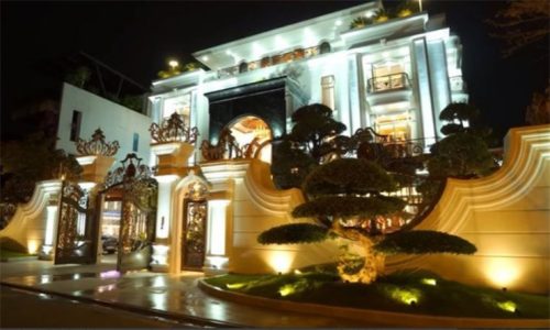 Choáng với căn biệt thự 700m2 toàn bằng gỗ quý được dát dát vàng của đại gia Đà Nẵng