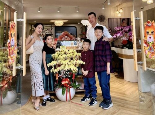 Cô gái được Trường Giang yêu thầm suốt 14 năm giờ đã có 3 con, sống sang trong biệt thự chục tỷ