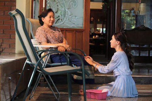 Đi du lịch với sếp đã có vợ, vừa mở vali hành lý tôi run rẩy vội về quỳ sụp dưới chân mẹ