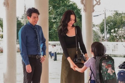 Đưa bạn trai về nhà ra mắt, cháu hớn hở ra đón, câu chào của thằng bé khiến tôi sững sờ