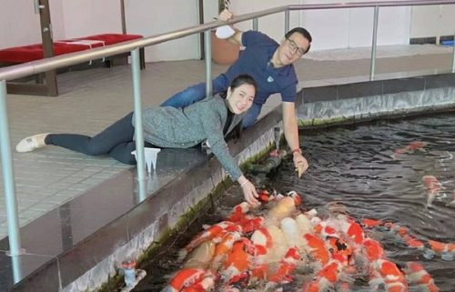 Sau 1 năm kết hôn ồn ào, cuộc sống của 'Vua cá Koi' và Hà Thanh Xuân ra sao?