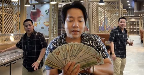 Khoa Pug khai trương nhà hàng 23 tỷ, tập tễnh đi review khắp nơi