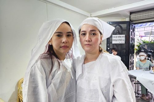 Con gái ruột kín tiếng của NSƯT Vũ Linh lần đầu xuất hiện trong đám tang