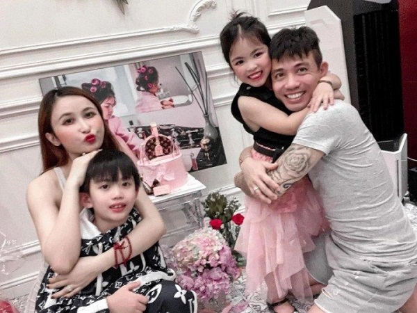 minh nhựa có mấy người con