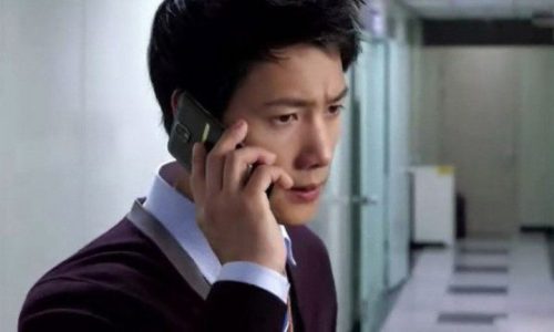 Mới tới thăm mẹ kế ốm thì mẹ vợ đã gọi điện giục về, nhìn cảnh tượng trong nhà tôi rưng rưng