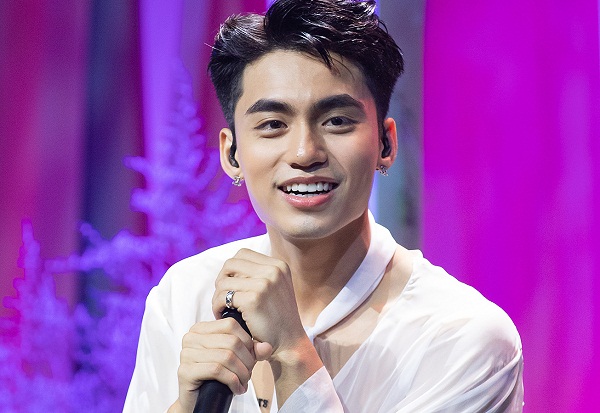 ca sĩ mono tên thật là gì