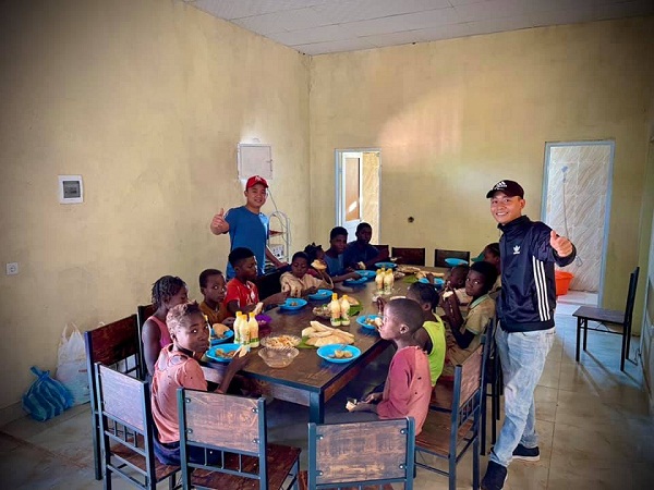 quang linh vlog ở angola