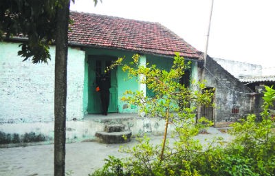 Lạ lùng gia đình "1 bà, 2 ông" chung sống hạnh phúc, hòa thuận