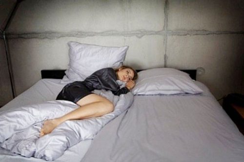 1000 ngày tôi nắm chặt tay mỗi khi đi ngủ cùng chồng