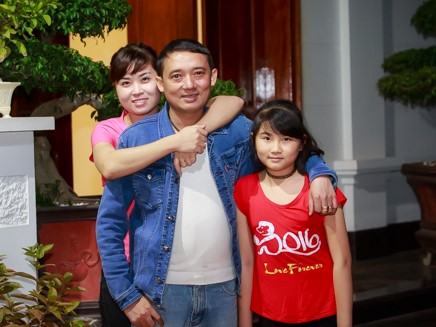 Hé lộ cuộc sống hôn nhân của danh hài Chiến Thắng với vợ thứ 3 kém 15 tuổi