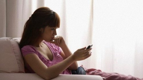 Chồng đi chơi với bồ tôi giả vờ không biết và làm một việc khiến anh vội quay về xin tha thứ