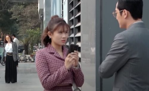 Chồng tái mặt mỗi lần chạm mặt người đàn bà bí ẩn cùng con gái và sự thật cay đắng phía sau