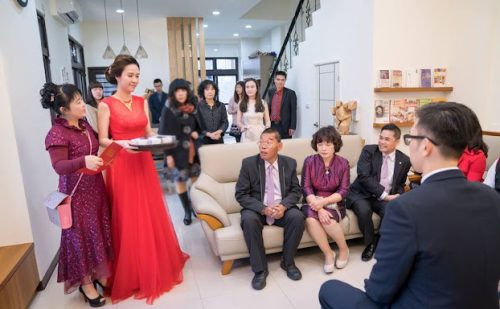 Háo hức lấy được vợ trẻ kém 20 tuổi, đêm tân hôn cả nhà tôi tái