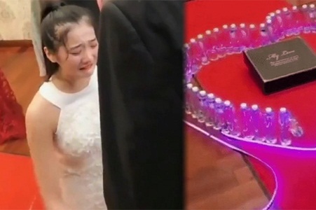 Thách cưới quá cao bị hủy hôn, cô gái đến lễ cưới bạn trai cũ náo loạn