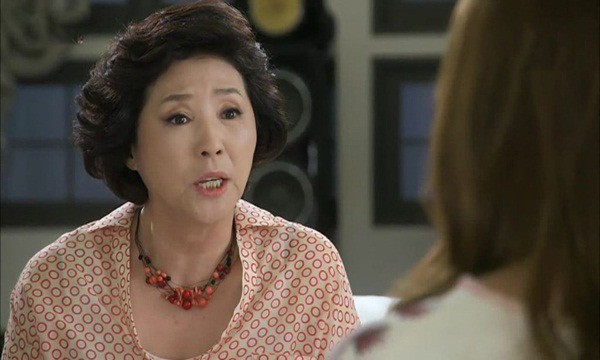 Mẹ cho chị tôi 500 triệu vốn làm ăn nhưng nhà thông gia bắt giao nộp