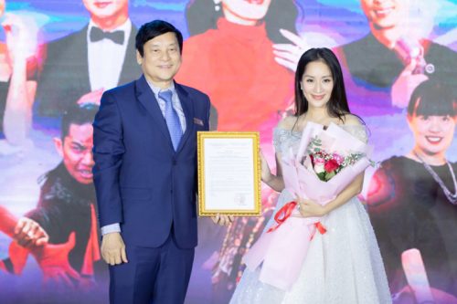 Sau tin vui mang thai, Khánh Thi bất ngờ nhận chức Viện trưởng 1 trường ĐH