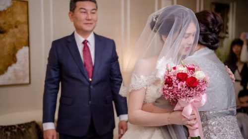 Chê thông gia quê, mẹ chồng mang 3 tráp ăn hỏi, đến cổng nhà gái bà lác mắt nhìn thấy thứ này