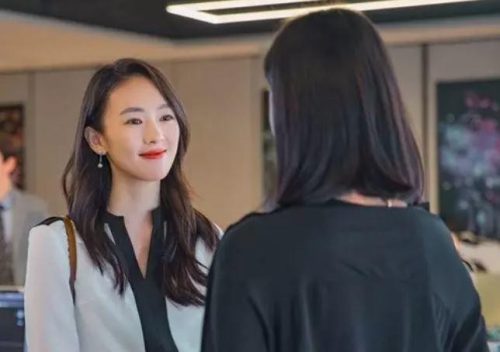 Cuối tuần chồng đi công tác, người phụ nữ lạ mặt đến nhà đưa phong thư, mở ra tôi òa khóc