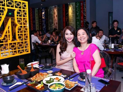 Nữ đại gia là mẹ chồng hoa hậu Việt Nam, từng làm osin từ năm 6 tuổi, nay là bà chủ tập đoàn nghìn tỷ