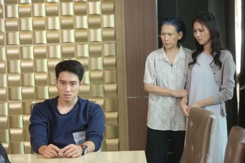 Em gái vợ dọn đi không một câu chào hỏi, thấy con gái chỉ vào túi áo mà tôi sững người