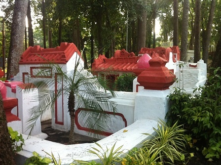 Thân thế ngôi mộ cổ trong công viên ma ám ở Sài Gòn