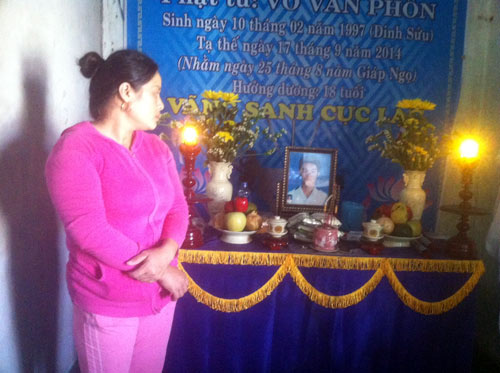 Đang lo hậu sự, người chết bỗng trở về giữa đám tang khiến cả họ bỏ chạy tán loạn