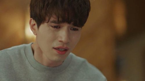 Ly hôn xong tức tối tháo ảnh cưới mang vứt, thấy thứ rơi ra sau khung ảnh tôi cầu xin vợ tha thứ