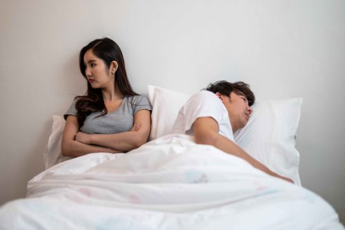 Sau khi tha thứ chồng cặp bồ, vợ liên tục đòi hỏi chuyện ấy khiến tôi kiệt sức