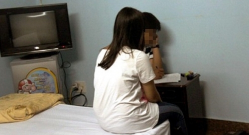 Bắt quả tang chồng tòm tem với ả nhân tình trong khác sạn, tôi nói một câu khiến anh vội ngồi dậy mặc quần áo