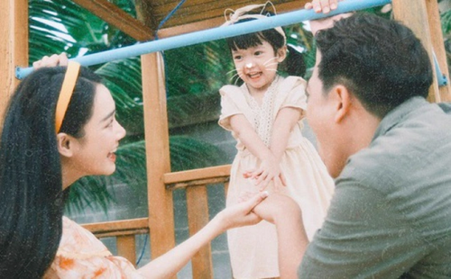 Trường Giang - Nhã Phương công khai cận mặt con gái 4 tuổi