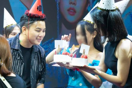 Hoài Lâm mặn nồng bên bạn gái tuổi teen sau 2 năm công khai tình cảm