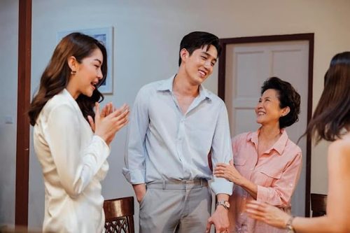 Mẹ chồng gọi về giới thiệu bố dượng mà tôi giật mình, lắp bắp không thành tiếng