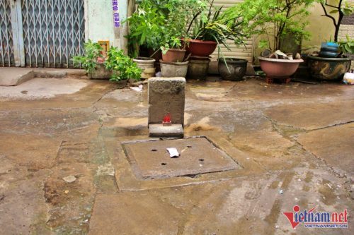 Bí ẩn ngôi mộ nằm giữa ngã ba đường TP.HCM nhưng không ai dám dời đi