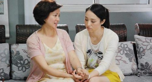 Cuộc họp gia đình giữa đêm muộn và tuyên bố lấy chồng "tập 2" của mẹ U50 khiến cả nhà choáng váng