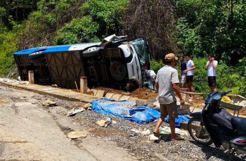 Cầu thủ Quảng Nam hoảng hồn kể lúc xe chở đội bóng mất lái, bị lật trên đèo khiến 4 người thương vong