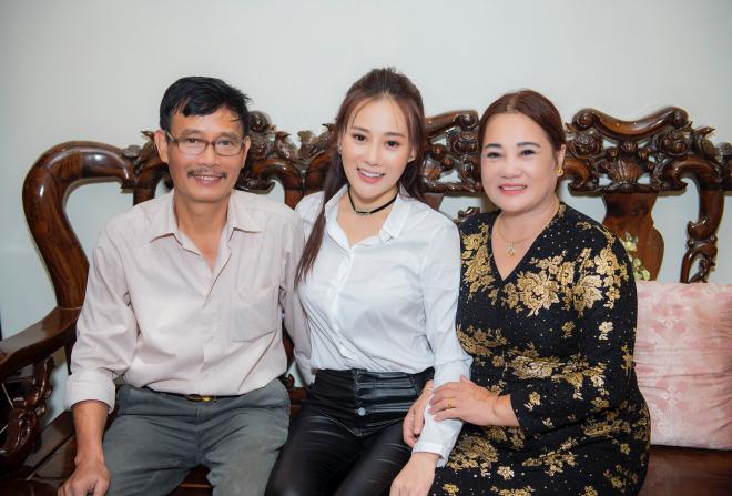 bố mẹ của diễn viên phương oanh là ai