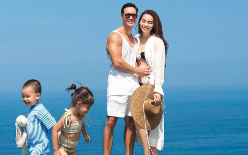 Vợ chồng Hồ Ngọc Hà khoe ảnh tình cảm nhưng cặp sinh đôi lại chiếm sóng