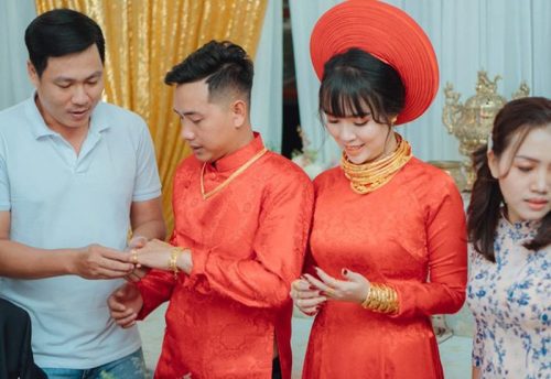 Cô dâu Bình Dương nhận 20 cây vàng trong đám cưới cách đây hơn 3 năm giờ ra sao?