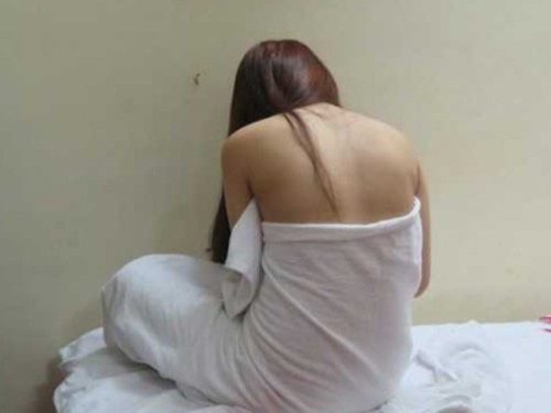 Cùng "tiểu tam" vào khách sạn rồi bỏ đi vì cãi nhau, người đàn ông sững sờ khi quay lại