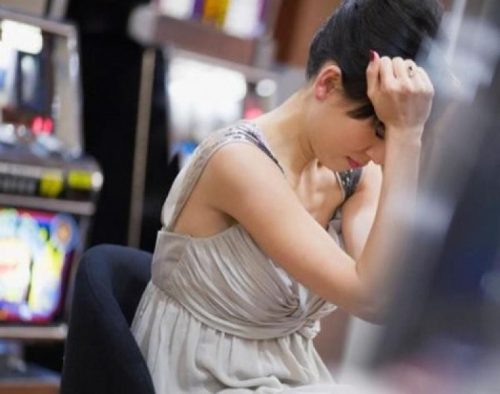 Quý bà đại gia lao đao vì tình trẻ kém đến gần hai con giáp