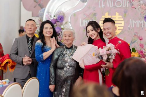 Cô dâu nhận 26 sổ đỏ hồi môn đi lên từ gia cảnh nghèo khó, 27 tuổi mua nhà 1,1 triệu USD tặng cha mẹ