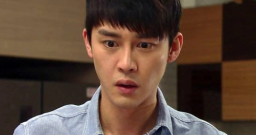 Gái lạ ôm bụng bầu đến nhà bắt đền, anh trai sinh đôi cầu xin tôi nhận hộ