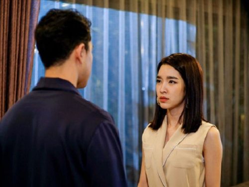 Hạnh phúc khi được chồng tặng hoa, nhưng ngửi thấy mùi dầu gió trên áo anh tôi liền ly hôn