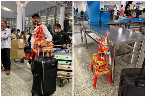 CĐM xôn xao hình ảnh người đàn ông ngoại quốc ôm ngựa vàng mã về quê