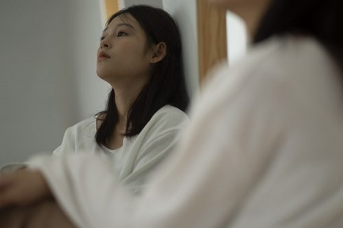 Đi du lịch cùng công ty mấy hôm, lúc về nghe chị hàng xóm kể một chuyện động trời